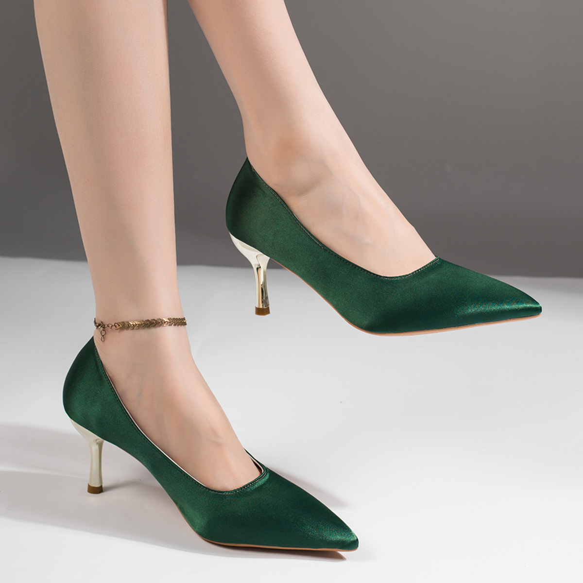 Zapatos de tacón alto con punt - Court Heel Pointed reseña y precio